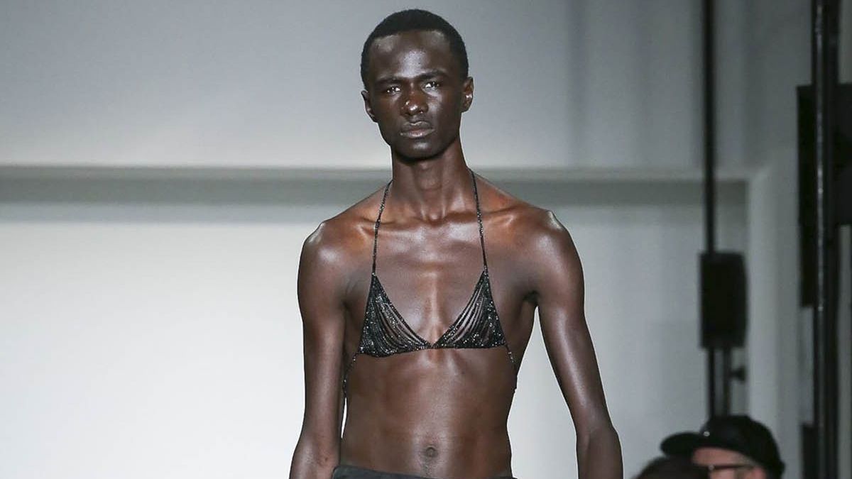 Чоловіки у бікіні пройшлися подіумом