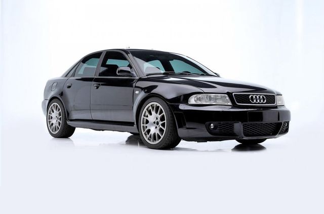 Понад 20 автомобілів і мотоциклів зірки Форсажу пішли з молотка - фото 381043