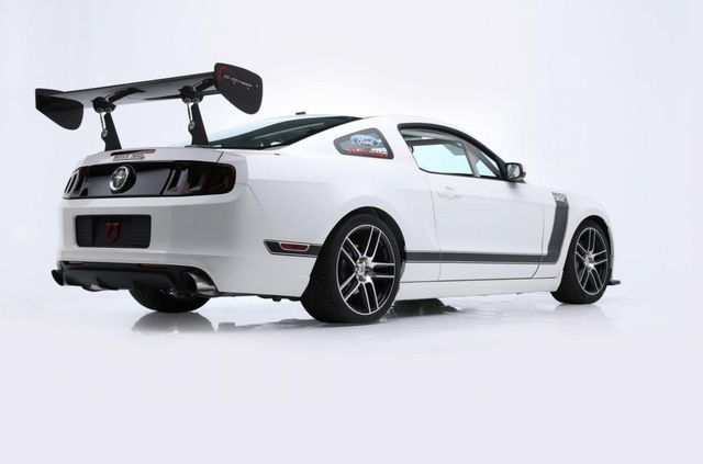 Понад 20 автомобілів і мотоциклів зірки Форсажу пішли з молотка - фото 381044