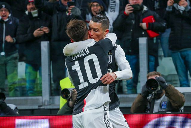 Cristiano Ronaldo with Paulo Dybala - фото 381126