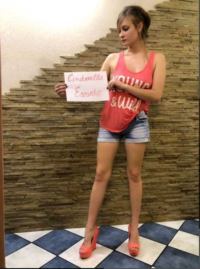 Ще одна українка захотіла продати свою цноту: гарячі фото - фото 381143