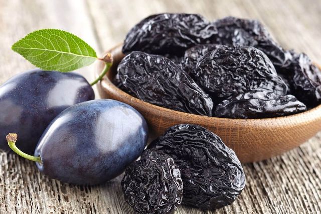 Чорнослив може знизити рівень ожиріння - фото 381182