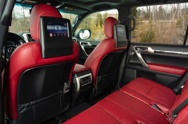 Lexus випустив оновлену версію позашляховика GX для фанатів пригод - фото 381302