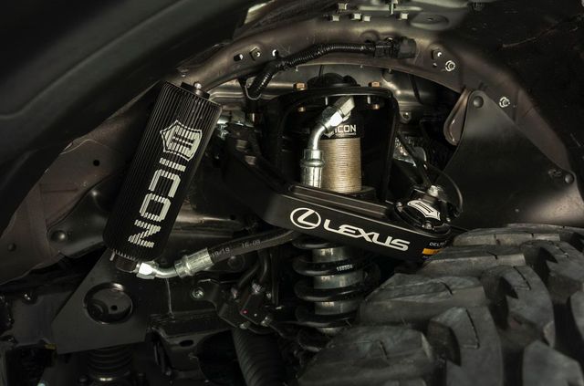 Lexus випустив оновлену версію позашляховика GX для фанатів пригод - фото 381304