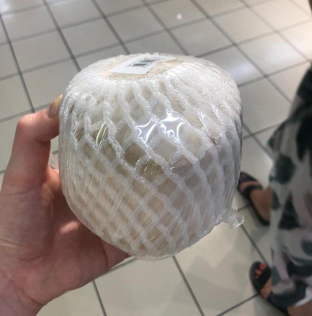 Епічне пакування продуктів в магазинах, яке викликає питання - фото 381388