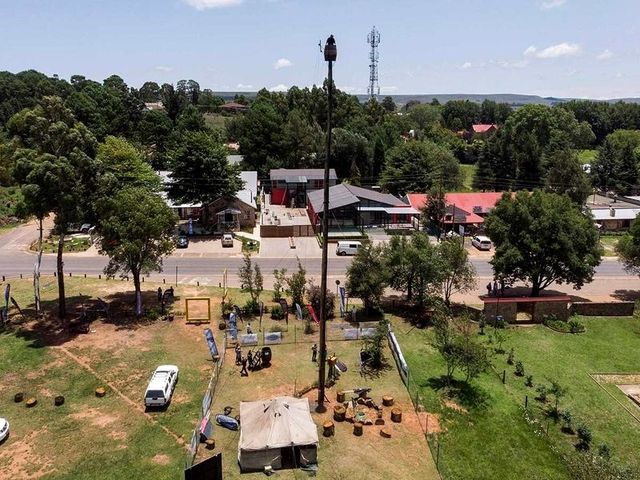 У ПАР чоловік живе в бочці заради рекорду: епічні фото - фото 381444