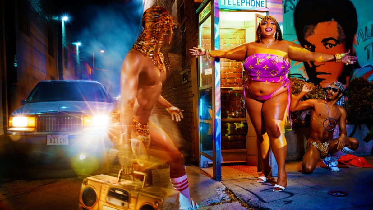 Пишнотіла співачка Lizzo повністю оголилася для глянцю: пікантні фото (18+)