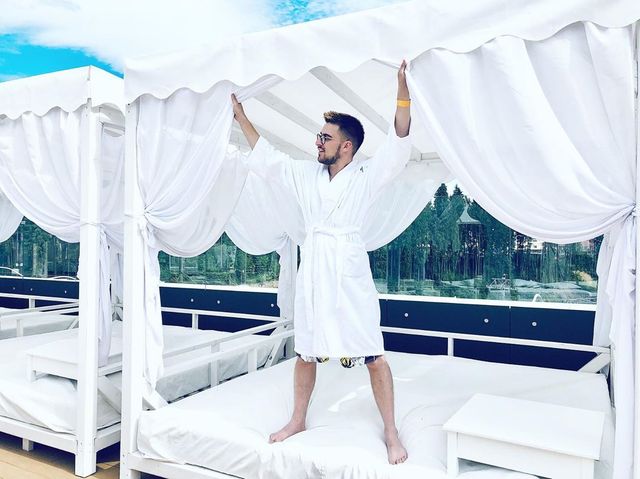 Шоумен JULIK святкує день народження: найкращі фото та пісні співака - фото 381554