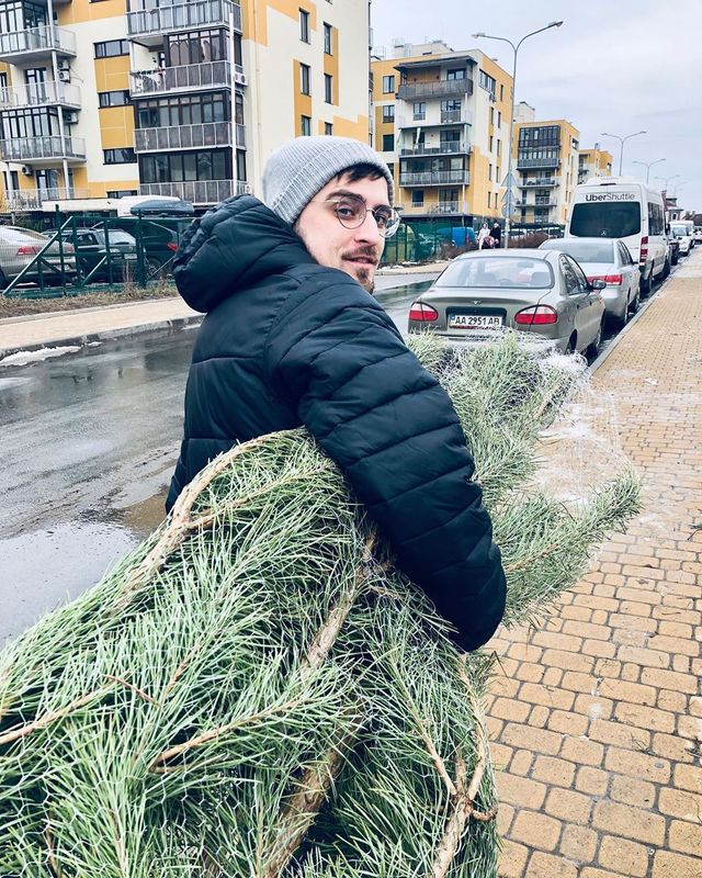 Шоумен JULIK святкує день народження: найкращі фото та пісні співака - фото 381559