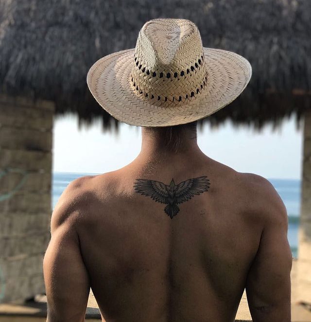 Модні чоловічі татуювання 2020: ТОП 50 ідей та прикладів тату у фото - фото 381570