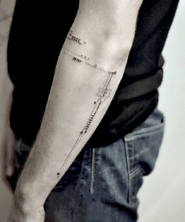 Модні чоловічі татуювання 2020: ТОП 50 ідей та прикладів тату у фото - фото 381571