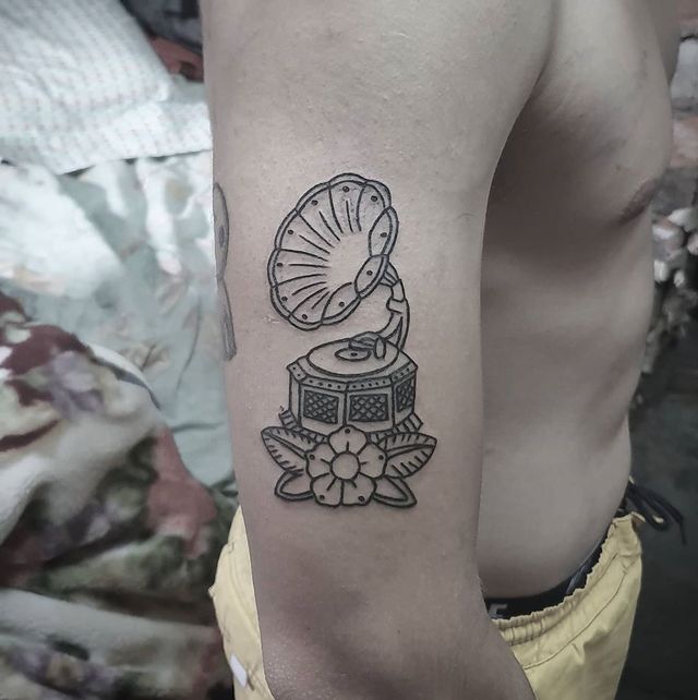 Модні чоловічі татуювання 2020: ТОП 50 ідей та прикладів тату у фото - фото 381598