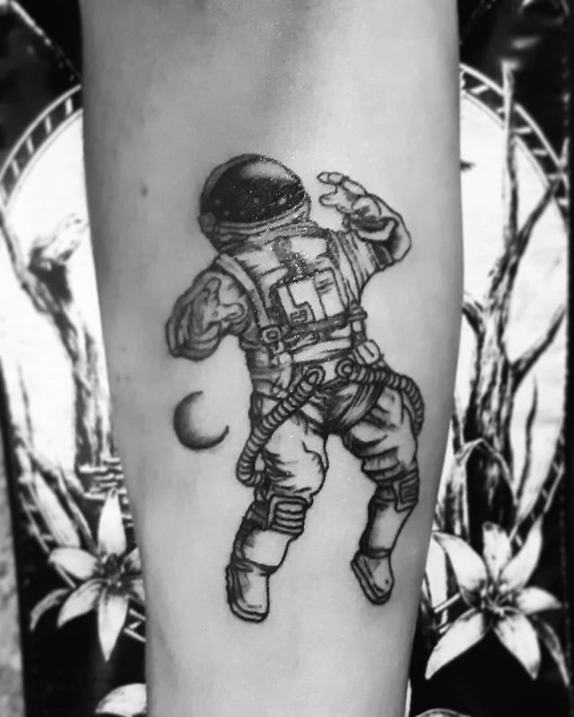 Модні чоловічі татуювання 2020: ТОП 50 ідей та прикладів тату у фото - фото 381602