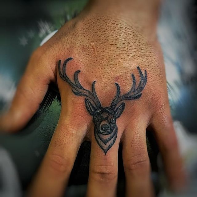 Модні чоловічі татуювання 2020: ТОП 50 ідей та прикладів тату у фото - фото 381606