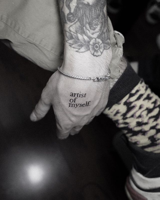 Модні чоловічі татуювання 2020: ТОП 50 ідей та прикладів тату у фото - фото 381610