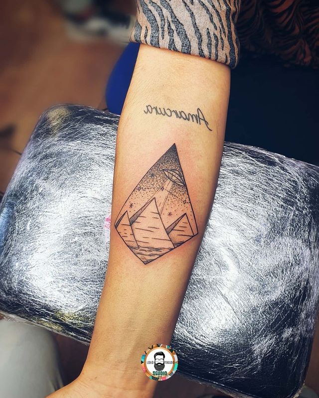 Модні чоловічі татуювання 2020: ТОП 50 ідей та прикладів тату у фото - фото 381628