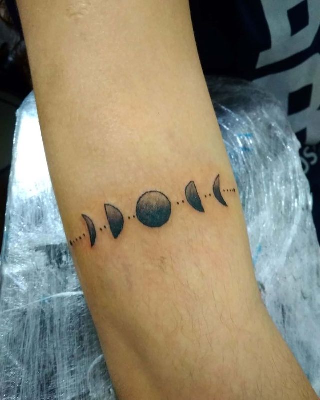 Модні чоловічі татуювання 2020: ТОП 50 ідей та прикладів тату у фото - фото 381640