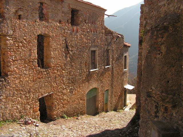 Як виглядає найнебезпечніше місто-примара у серці Європи - фото 382019