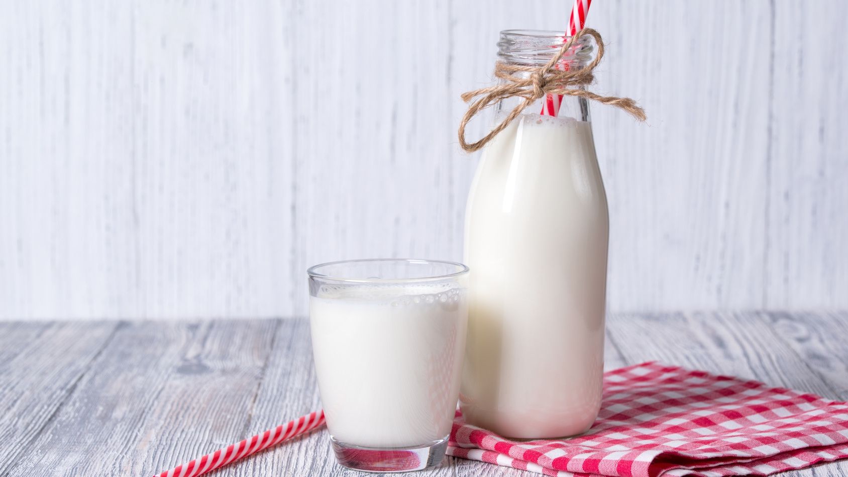 Розвінчані популярні міфи про молоко