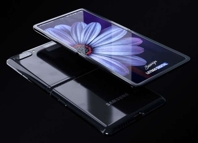 Samsung презентує смартфон з режимом ноутбука - фото 382035