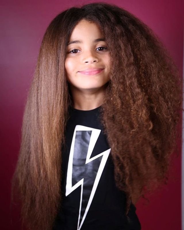 Школи відмовилися від дитини через незвичайну зачіску - фото 382042