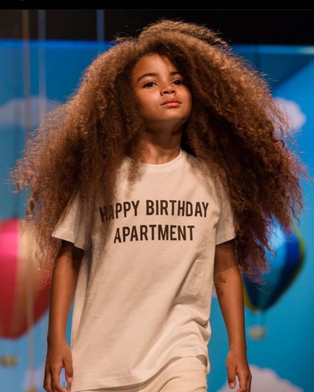 Школи відмовилися від дитини через незвичайну зачіску - фото 382043