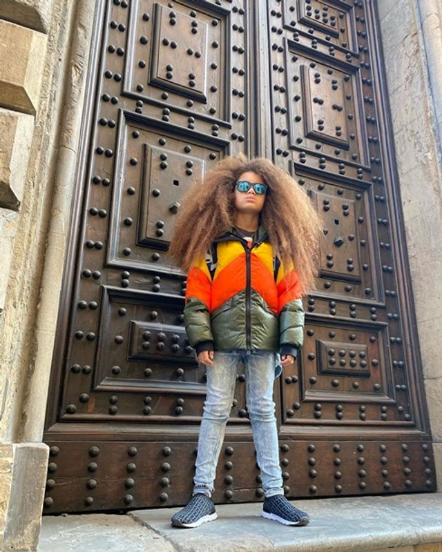 Школи відмовилися від дитини через незвичайну зачіску - фото 382048