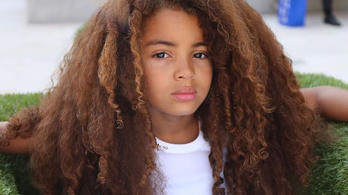 Школи відмовилися від дитини через незвичайну зачіску