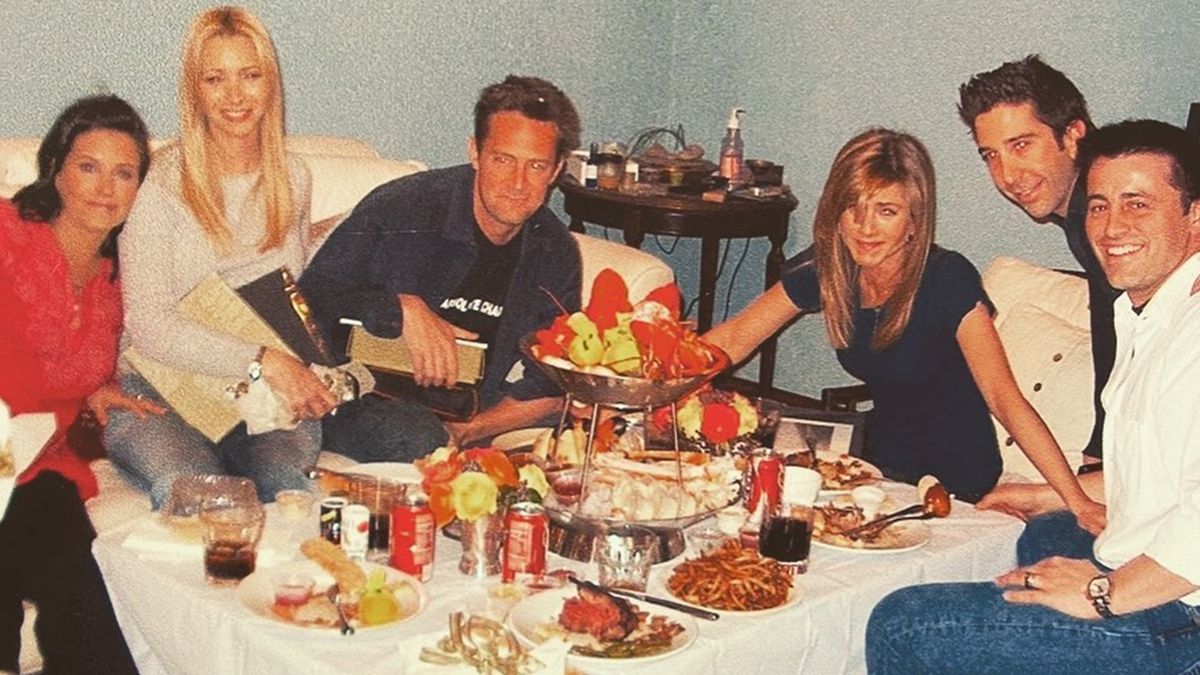 У мережі з'явилося архівне фото зі зйомок ДРУЗІВ - фото 1