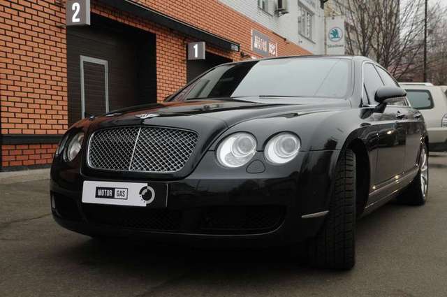 Багатії також не соромляться економити: в Україні вперше перевели на газ Bentley - фото 382089