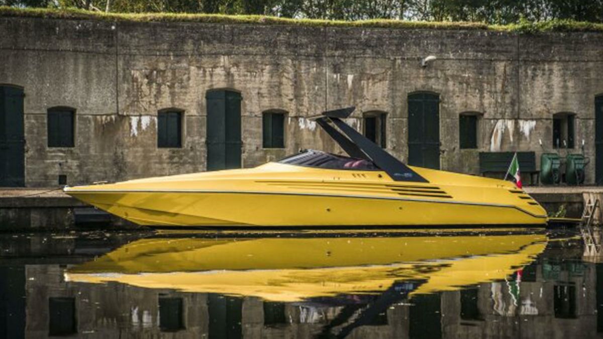 У мережі показали унікальний спортивний катер Ferrari
