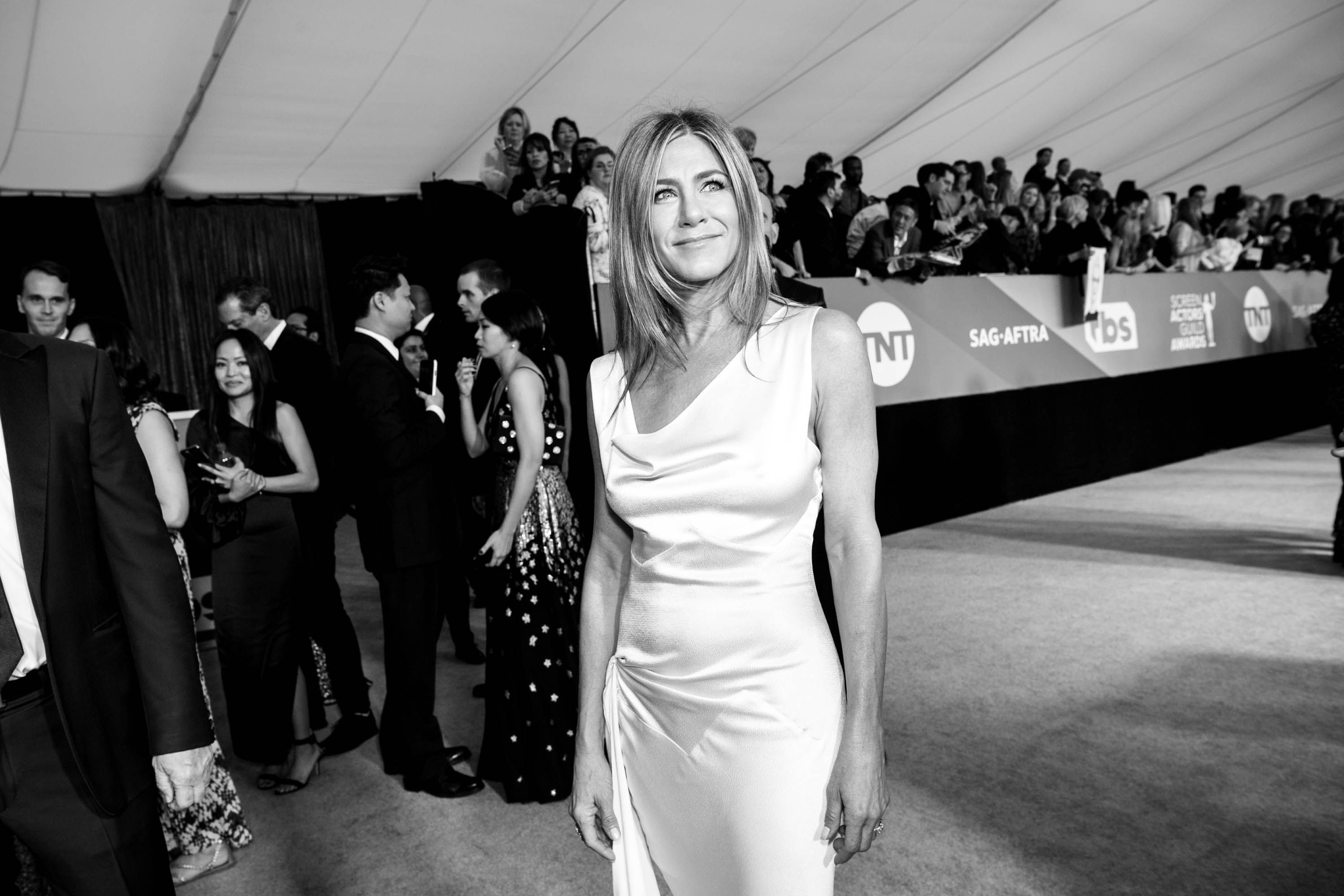 Дивіться, як Дженніфер Еністон лякає людей, які говорять, що люблять Фібі