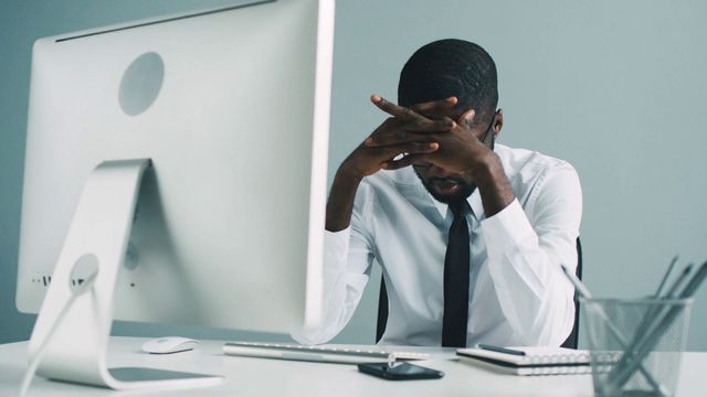 Може ви просто 'засипаєте' себе роботою? - фото 382150