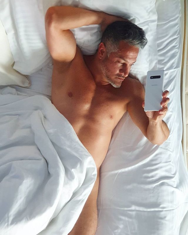 Суддя МастерШефу похизувався оголеним фото - фото 382209