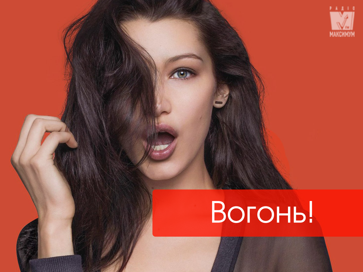 Найкрасивіша дівчина світу приміряла "голу" сукню (18+)