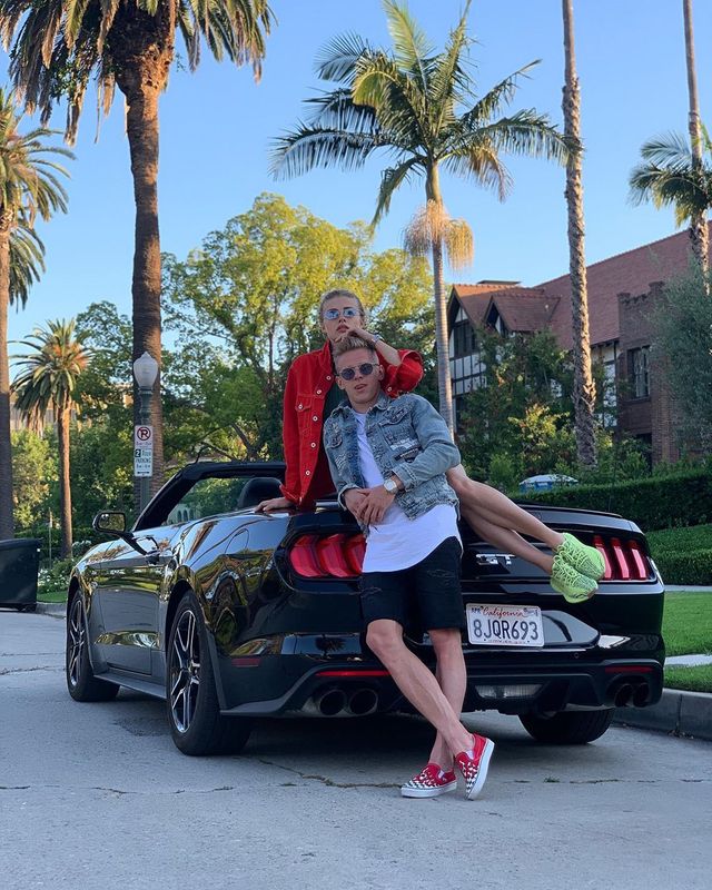 Зінченко став першим українським футболістом, який набрав мільйон підписників в Instagram - фото 382384