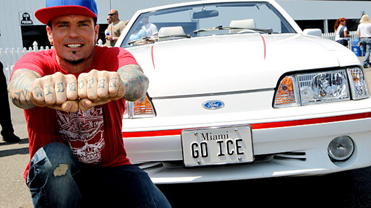 Vanilla Ice 4 роки реставрував свій Mustang - фото 1