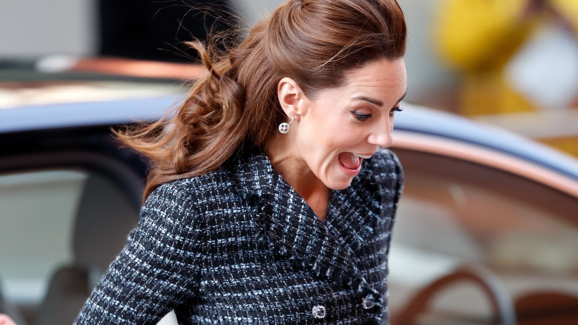 Кейт Міддлтон осоромилася через коротку спідницю: кумедні фото