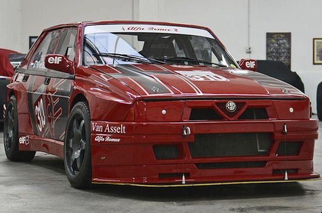 Рідкісну 400-сильну Alfa Romeo виставили на торги - фото 382926