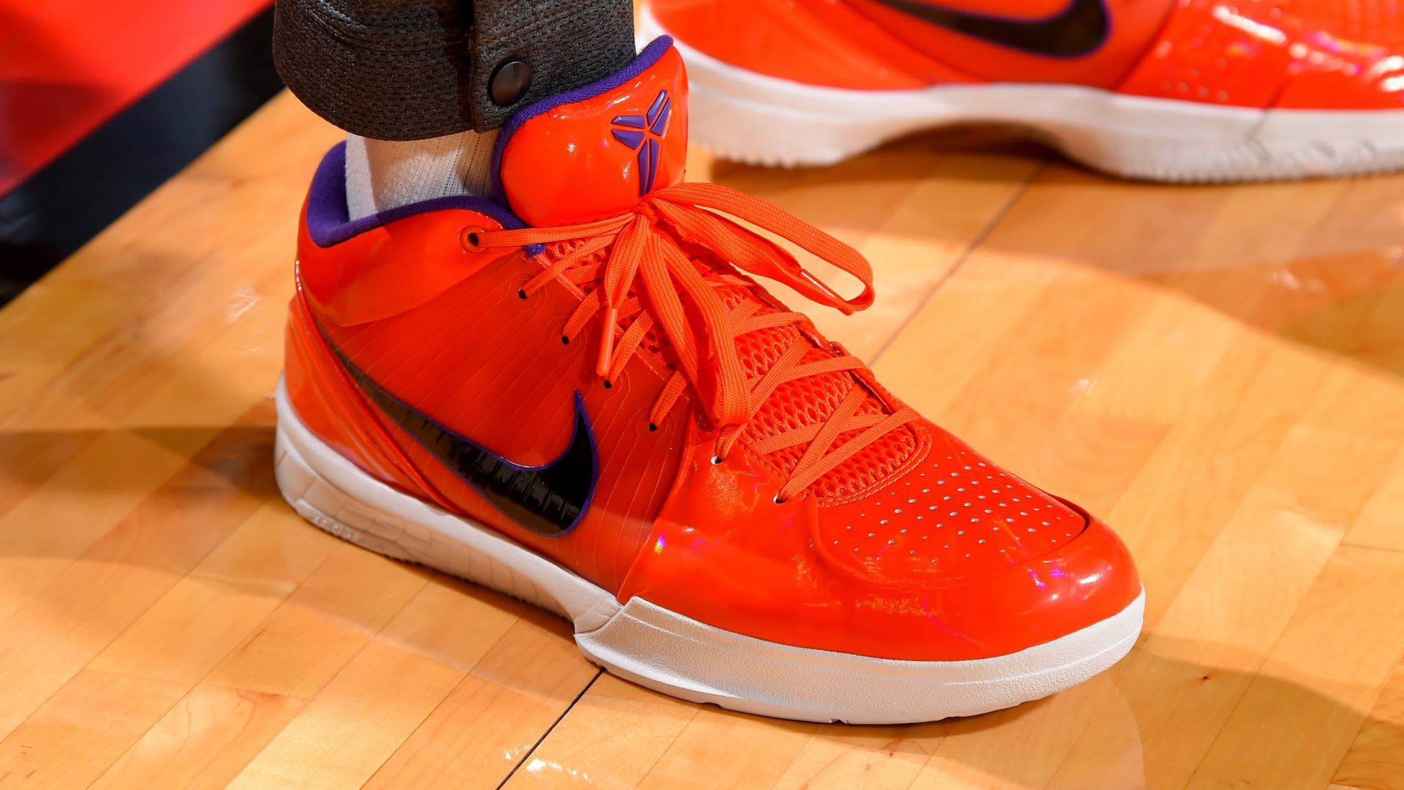 Кросівки, які придумав Кобі Браянт, продають майже за мільйон доларів