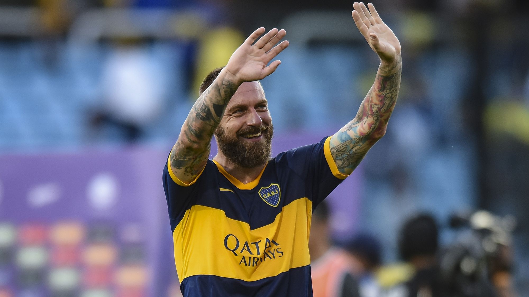 Зірковий футболіст замаскувався, щоб подивитися матч з фанатами: відео