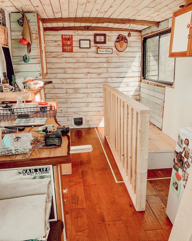 Жінка перетворила пожежну машину в затишний будинок на колесах: фото - фото 383124