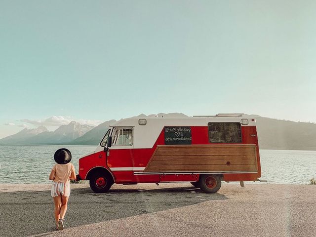 Жінка перетворила пожежну машину в затишний будинок на колесах: фото - фото 383128