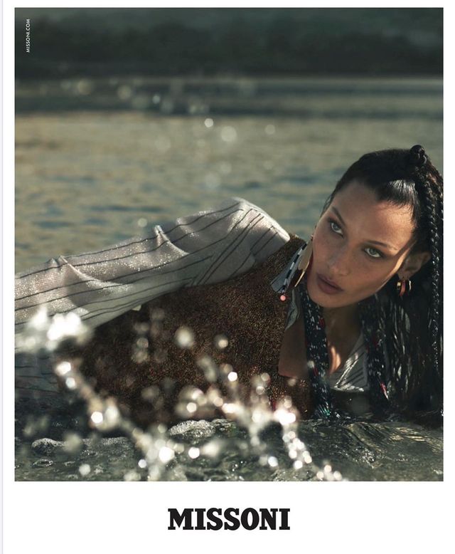 Белла Хадід розбурхала мережу відвертими образами у гарячій фотосесії - фото 383259