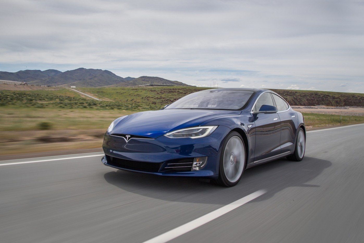 Оновлений ліфтбек Tesla Model S потішить запасом ходу - фото 1