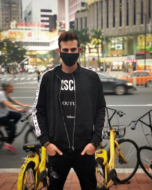 Коронавірус став модним трендом: промовисті світлини, які обурили користувачів мережі - фото 383364