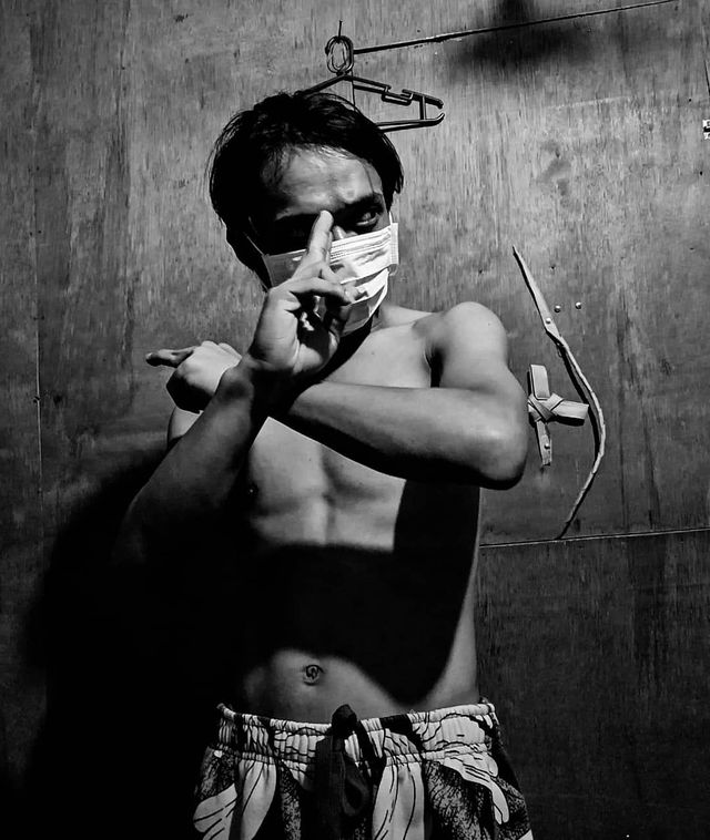 Коронавірус став модним трендом: промовисті світлини, які обурили користувачів мережі - фото 383367