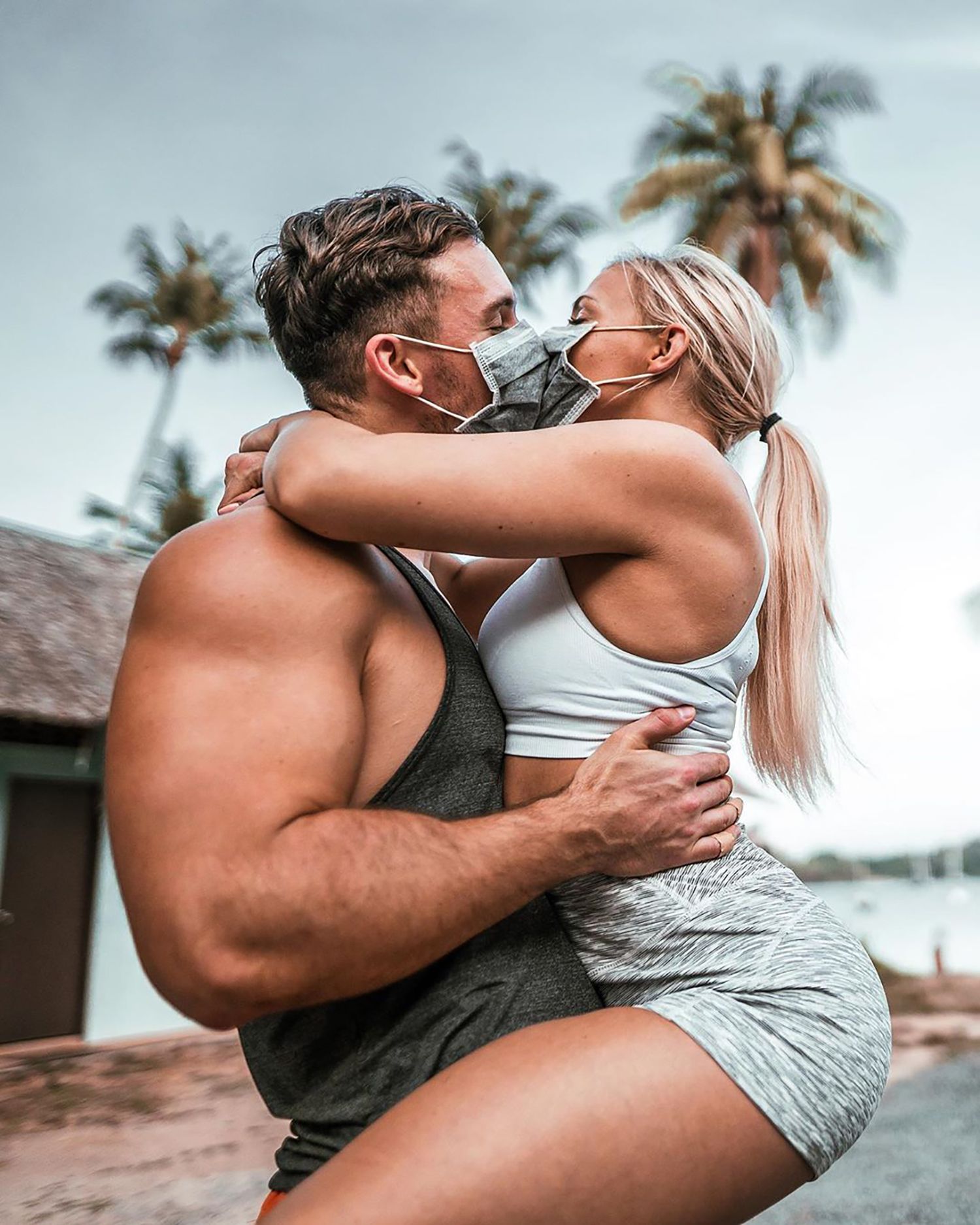 Блогери намагаються зловити хайп на коронавірусі - фото 1