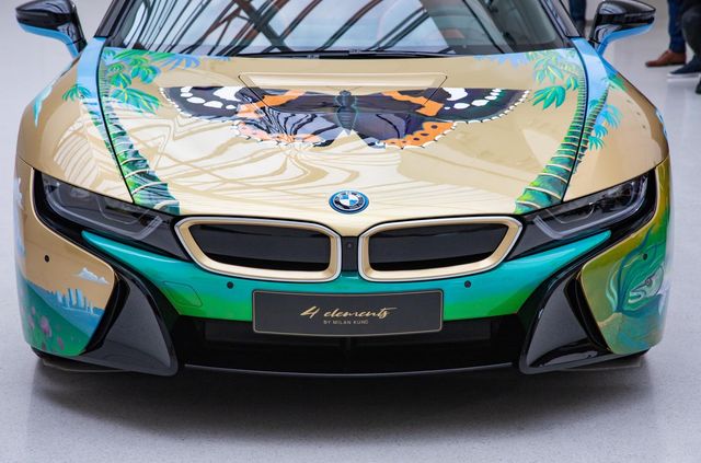 Арт-кар BMW продали задля боротьби з пластиком в океанах - фото 383413