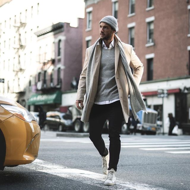 Як і з чим носити чоловічі шапки: 10 стильних ідей у фото - фото 383522